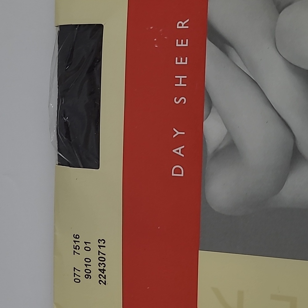 Vintage Avenue Pantyhose Day Sheer Black Size B Hosiery — image 3 of 6